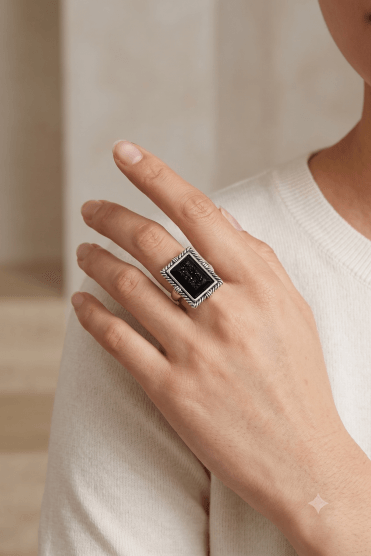 Bold Jet Stretch Ring