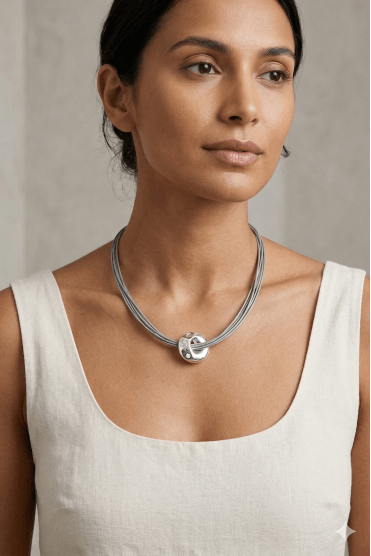 Chic Leather Necklace With Textured Disc Pendant