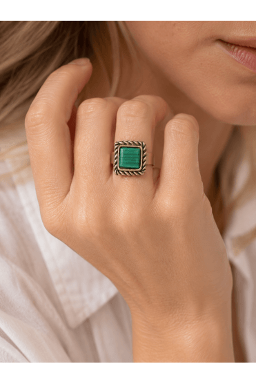 Emerald Square Ring