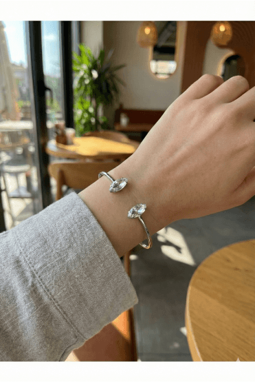 Gleaming Crystal Wire Bracelet