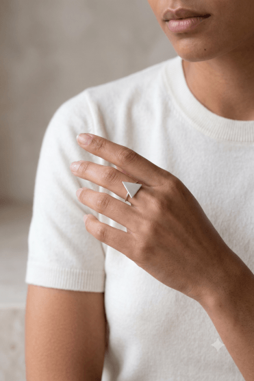 Gleaming Triangle Ring
