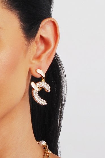 Luxe Vintage Elegance Gold Vintage Interlocking Post Earring With Pearls