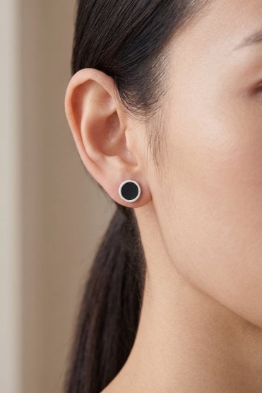 Silver Gleam Stud Earring with Onyx Stone