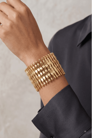 Sleek Wave Stretch Bracelet