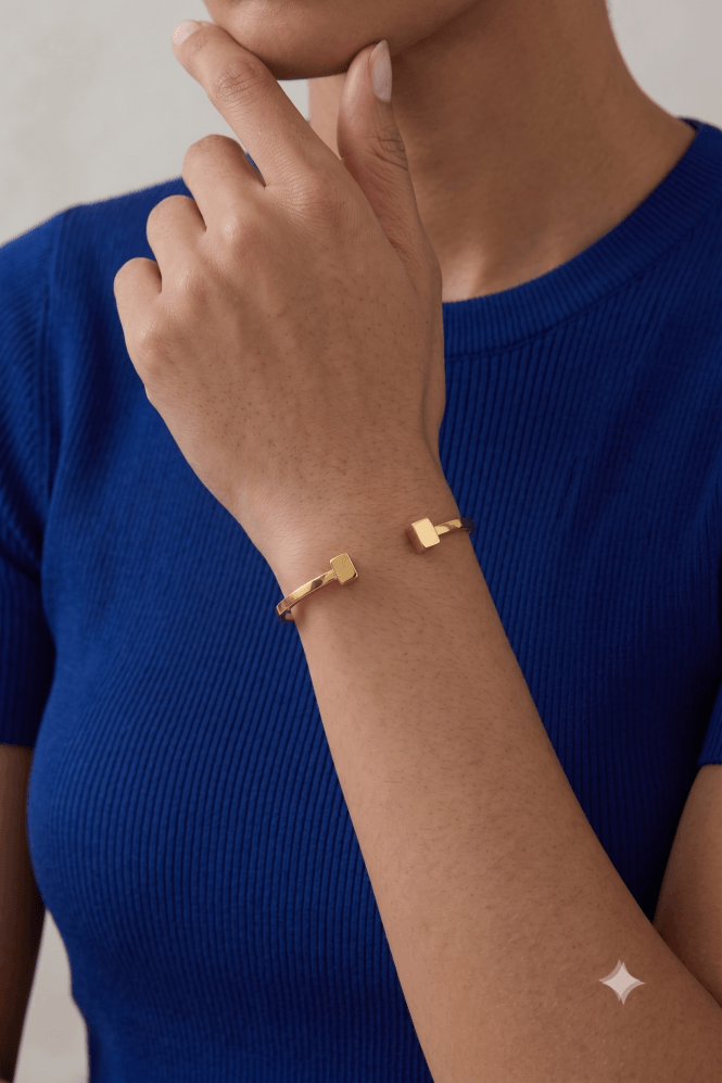 Majique London Sleek Wire Square Bracelet